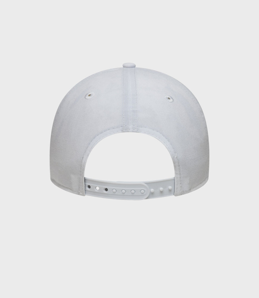 Gorra New Era Alpine Stretch Snapential 9Forty - Blanca